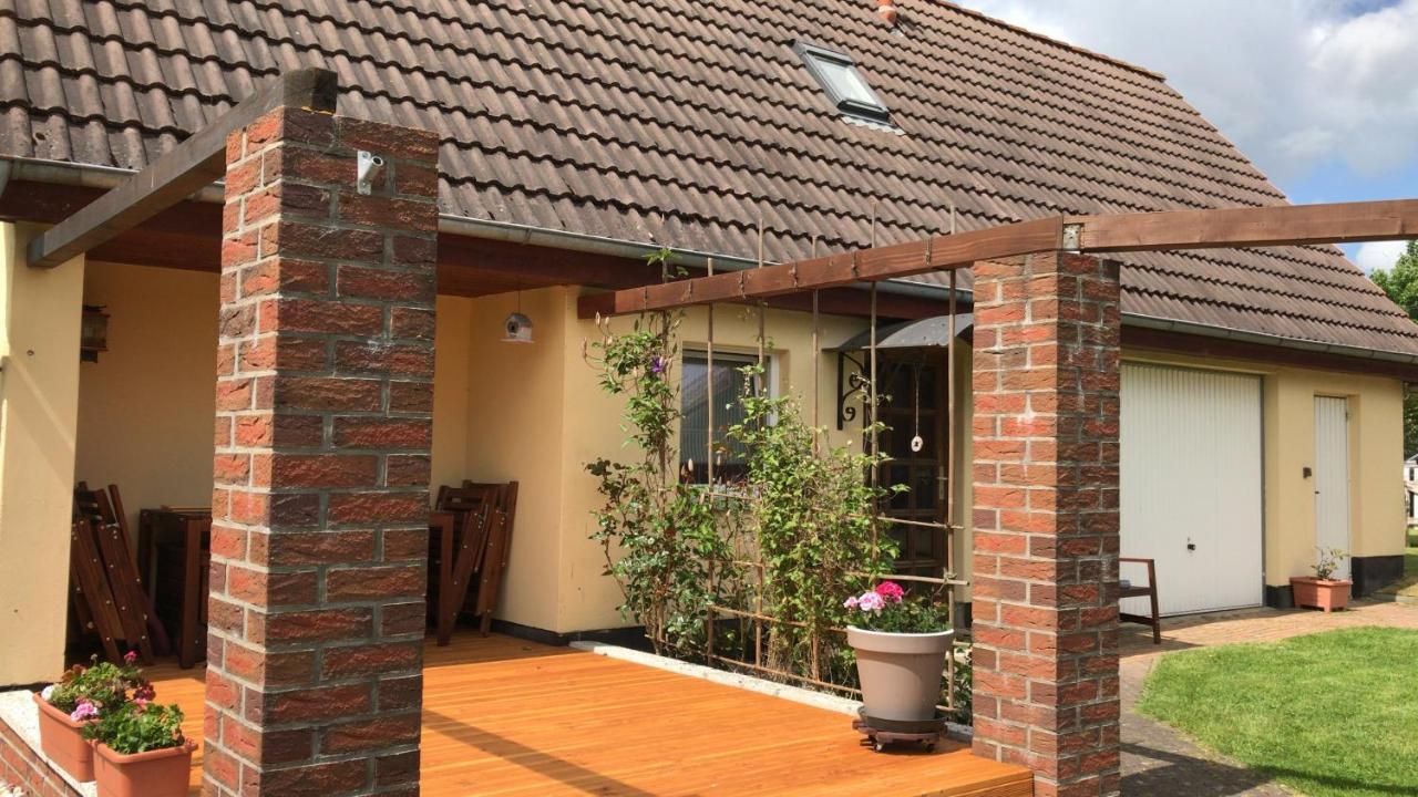 Ferienhaus Fienstorf Steinfeld  エクステリア 写真